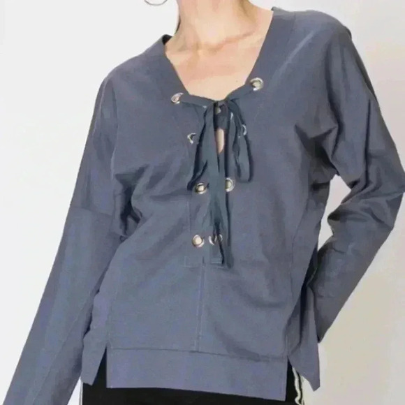 CASUAL TOP - Picture 1 of 3